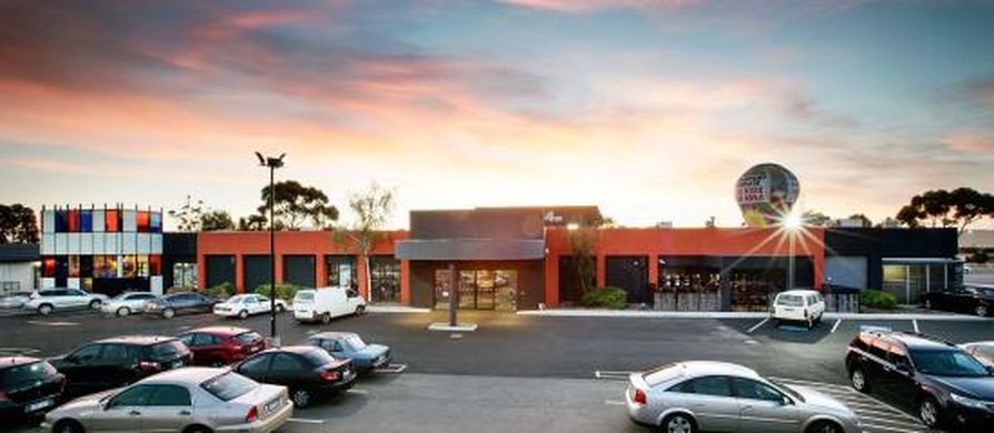 outside view of the Skyways Hotel Melbourne