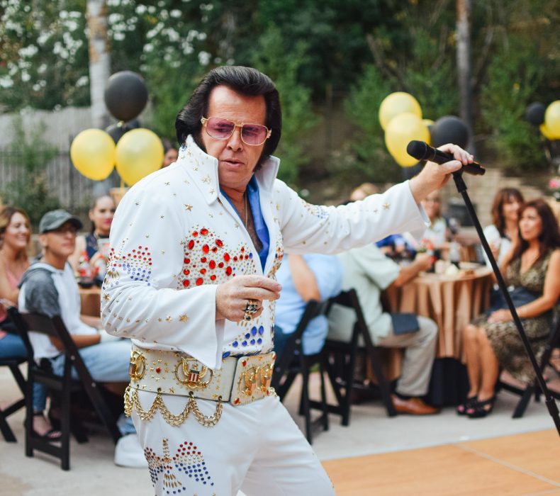 seo business man performing music